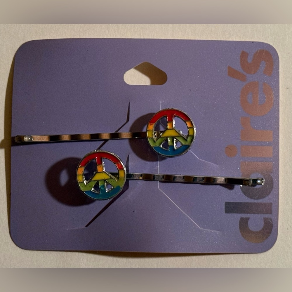 Claire’s Set of 2 Rainbow Peace Sign Bobby Pins